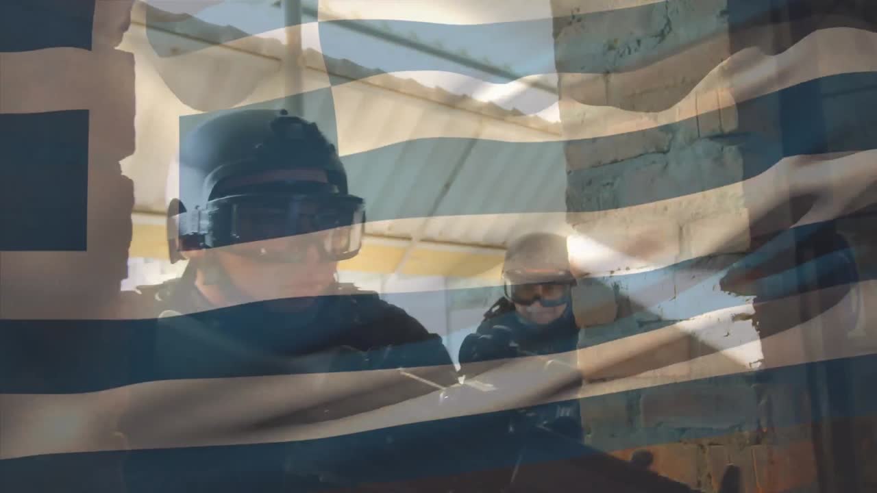 animación de la bandera de grecia sobre varios soldados