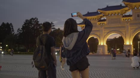 fotografia dell'arco della piazza della libertà taipei