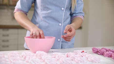haciendo malvaviscos rosados