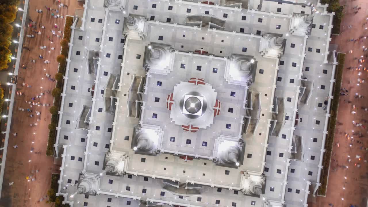 vista aérea de la gran pagoda en el templo de asokaram en samutprakarn, cerca de bangkok, tailandia, durante el festival budista de asalah puja (asanha bucha), que generalmente tiene lugar en julio, en la luna llena.