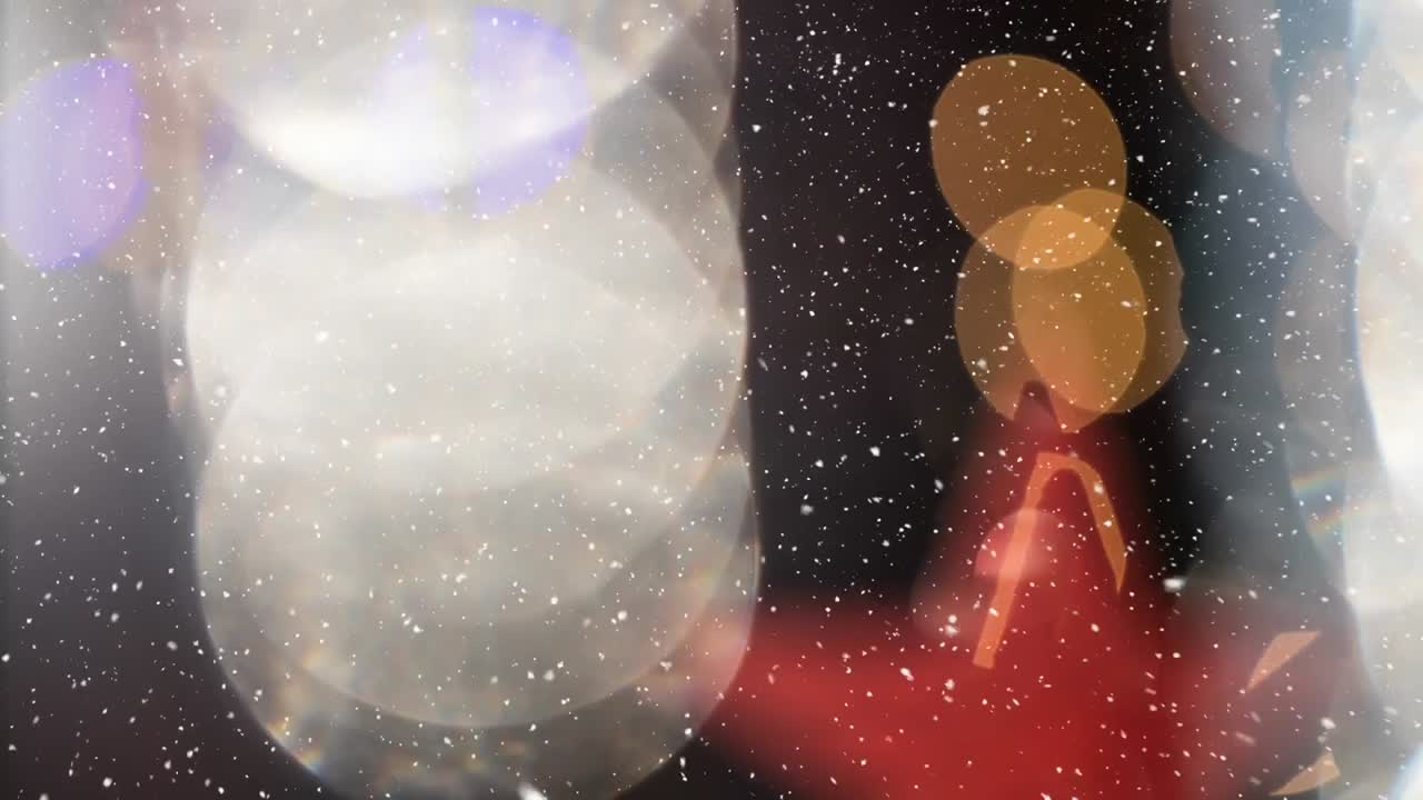 크리스마스 조명과 함께 내리는 눈