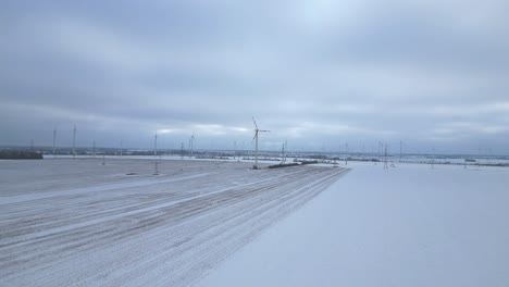 torre de transmisión de celulares 5g, mástil de telefonía móvil, nieve de invierno