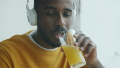 man having breakfast and using his smartphone