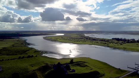 Las-Llanuras-Aluviales-Del-Río-Shannon,-Cerca-De-Clonmacnoise-County-Offaly-Irlanda