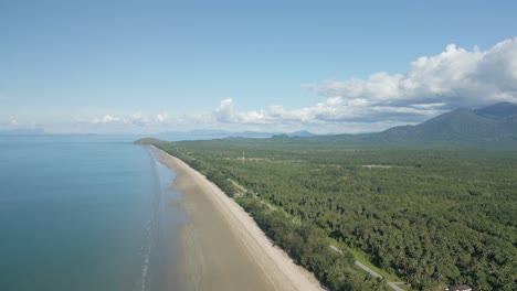 Hermosa-Vista-De-Verano-De-Ariel-En-Pugu-Beach-Semata,-Lundu-Sarawak