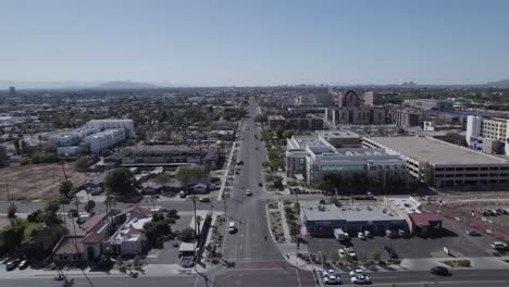 Vista-Aérea-De-Drones-En-Un-Día-Soleado-De-Mesa,-Arizona,-Con-El-Templo-Mormón-Lds