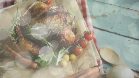 Animación-De-Puntos-De-Luz-Sobre-Pavo-Y-Verduras-Sobre-Fondo-De-Madera