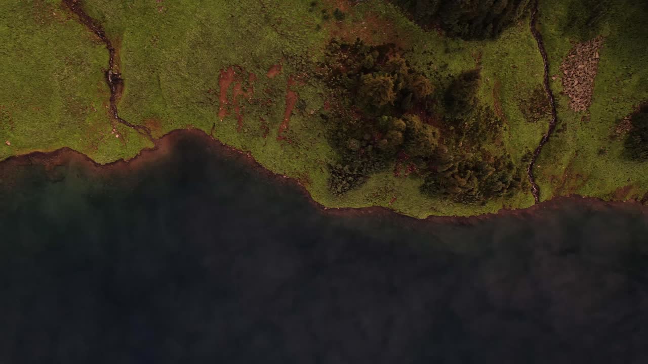 reflejo de los lagos alpinos en canada