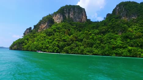 barco de velocidad en la isla de langkawi, malasia