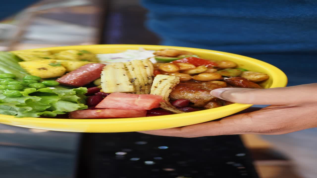 cuenco de verduras mixtas de colores