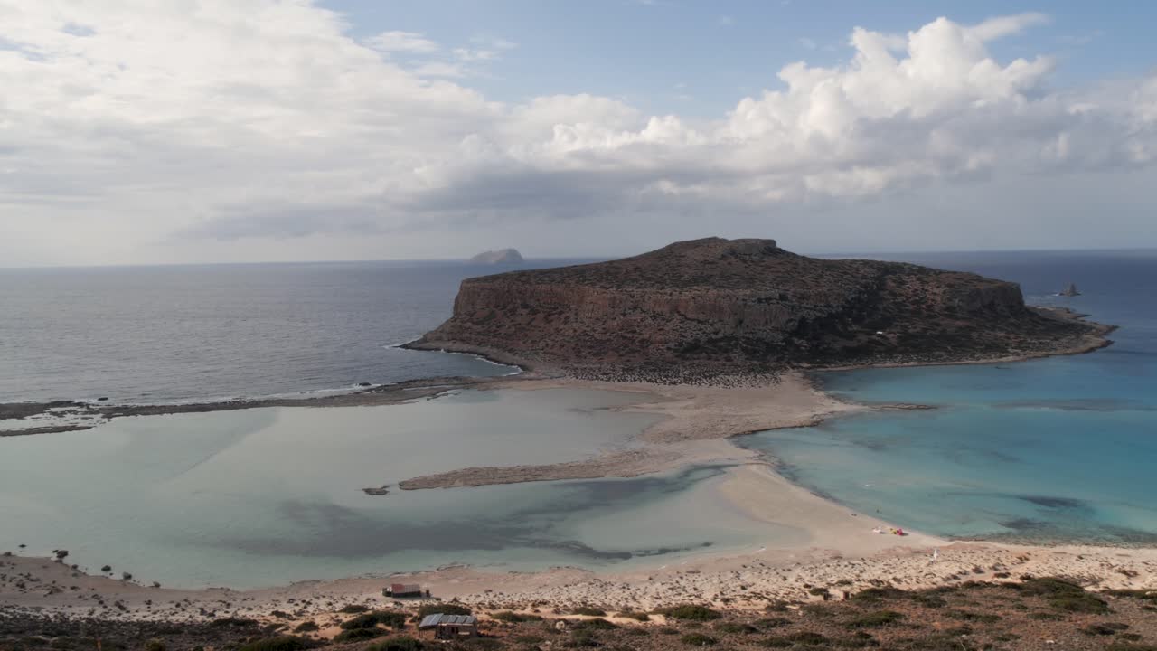 playa de balos, creta, grecia, el lapso de tiempo del sol rodando a través de las nubes