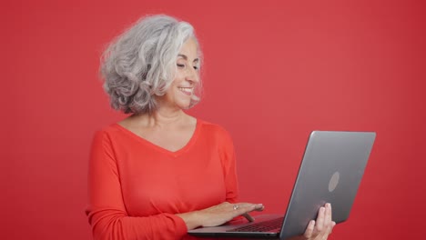 senior woman using a laptop