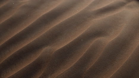 Schatten-Und-Muster-Im-Sand-In-Der-Wüstenlandschaft-Im-Nahen-Osten-In-Der-Nähe-Von-Dubai-In-Den-Vereinigten-Arabischen-Emiraten