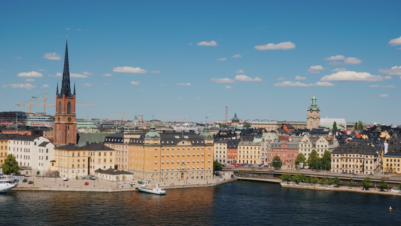 panorama de la ciudad de estocolmo un día claro y soleado en la capital de suecia video 4k