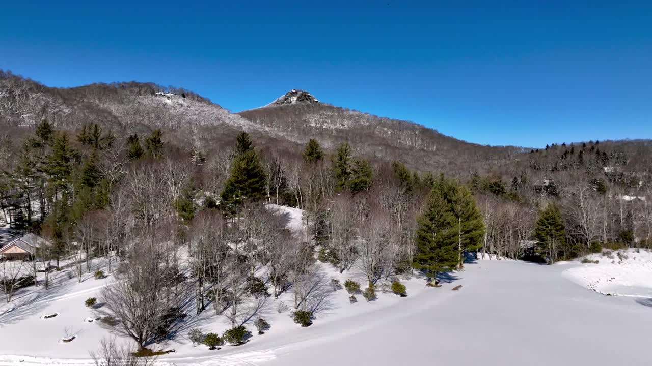 en la nieve de la montaña cerca de banner elk nc, carolina del norte