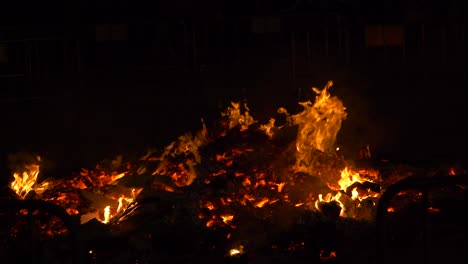 gran fuego en el suelo a 60 fps