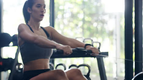 Working-her-legs-and-arms-at-the-same-time