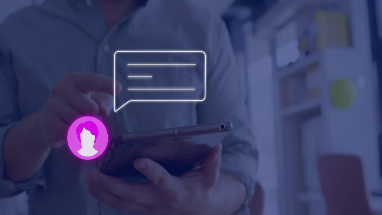 animación de iconos de los medios sobre el hombre caucásico usando la tableta