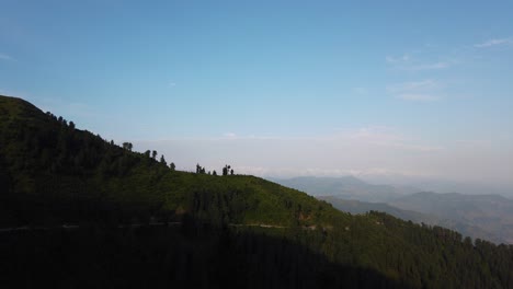 La-Luz-Del-Sol-Subiendo-La-Montaña-En-Cachemira