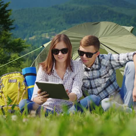 Young-People-Are-Resting-In-The-Campsite-And-They-Use-Laptops-2