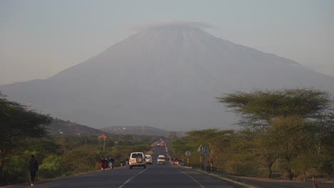 坦桑尼亞阿魯沙市梅魯山 (mount meru) 的美景