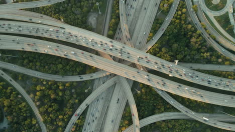 Intersección-Principal-De-La-Autopista-Interestatal-I10-E-I610-En-Houston,-Texas,-Ascenso-De-Drones