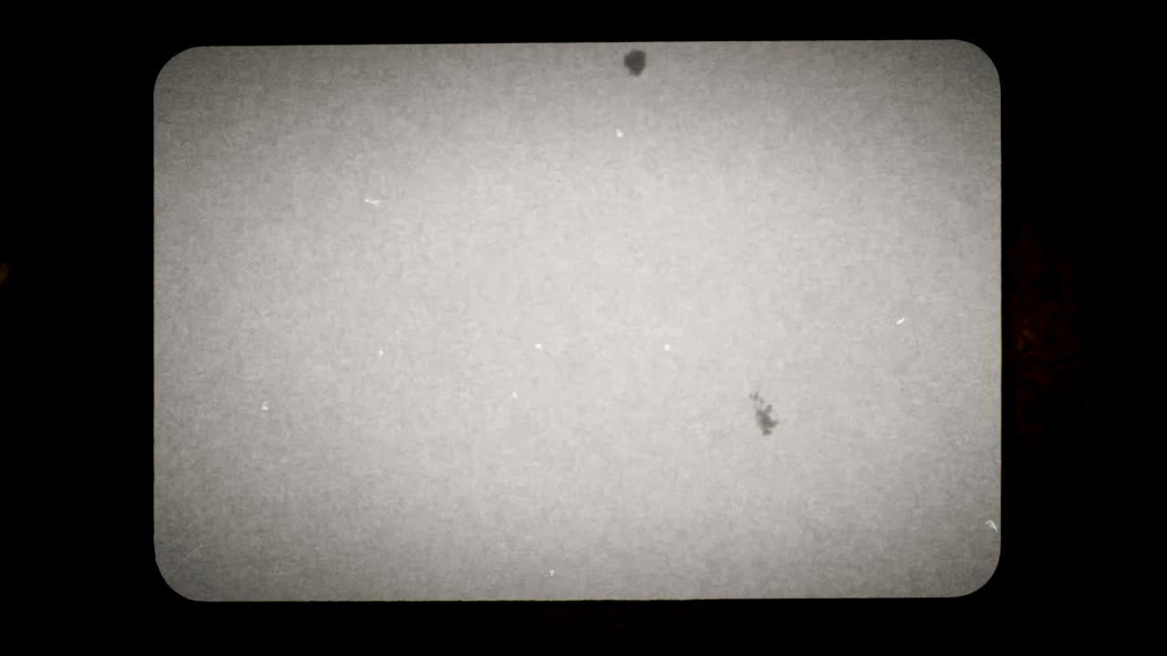 4k 그래픽 비디오 먼지 스크래치: 오래된 영화 외모와 깨진 vhs 오류 효과를 만들기