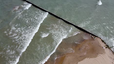 Coastal-breakwater-at-the-beach-near-the-Grosse-Point-Lighthouse