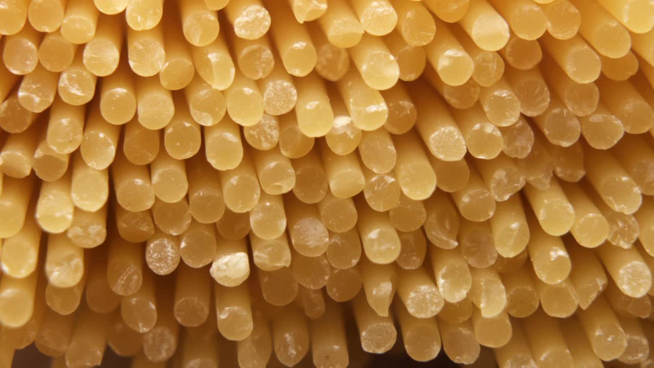 un montón de espagueti seco macro disparado. fondo de la comida