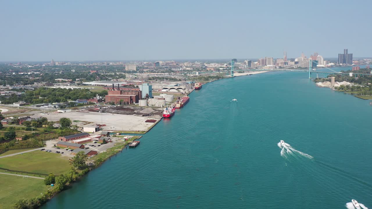 디트로이트 강의 항공 뷰