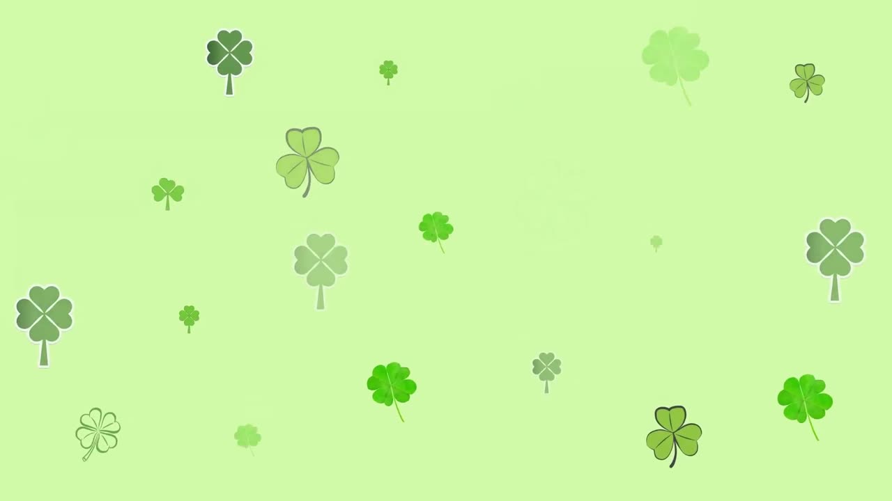 Animazione di trifogli in movimento su sfondo verde