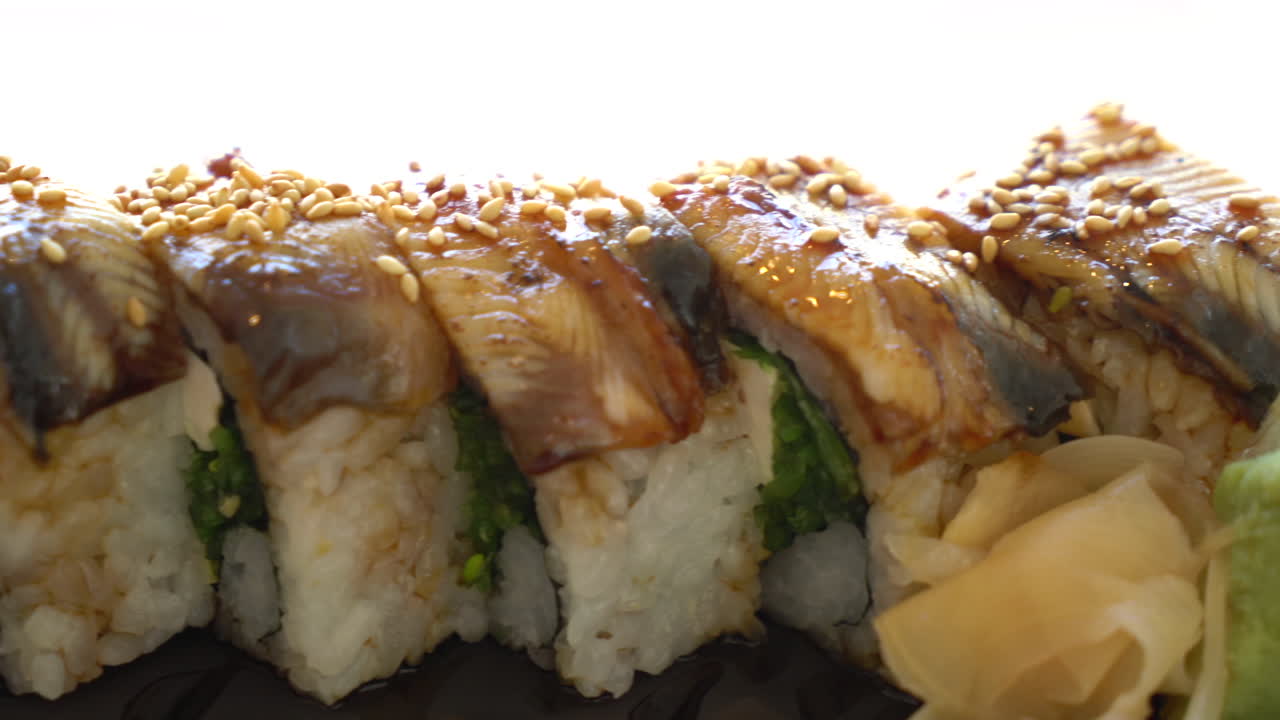 rollos de sushi unagi - estilo de comida japonesa