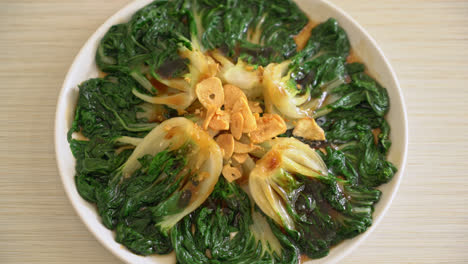 baby-Chinese-cabbage-with-oyster-sauce-and-garlic---Asian-food-style