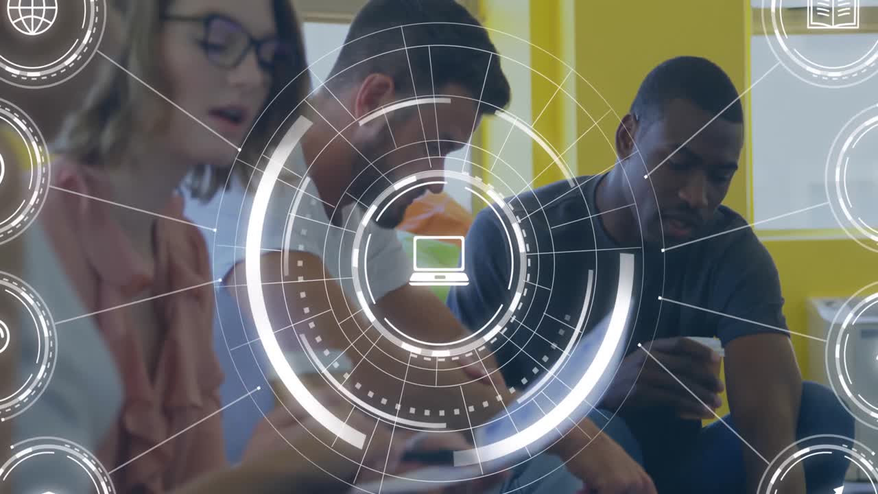 animación de una red de iconos digitales contra diversos colegas discutiendo en la oficina