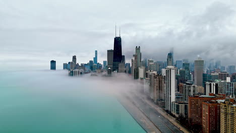 Vista-Aérea-Que-Rodea-El-Horizonte-De-Streeterville,-Día-De-Niebla-En-Chicago,-Estados-Unidos