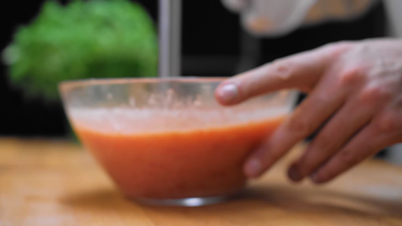 tomates mezclados en un bol