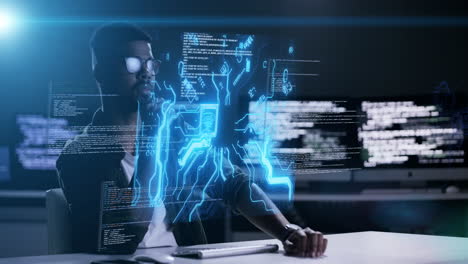 hombre, programación y holograma del tablero de instrumentos por la noche