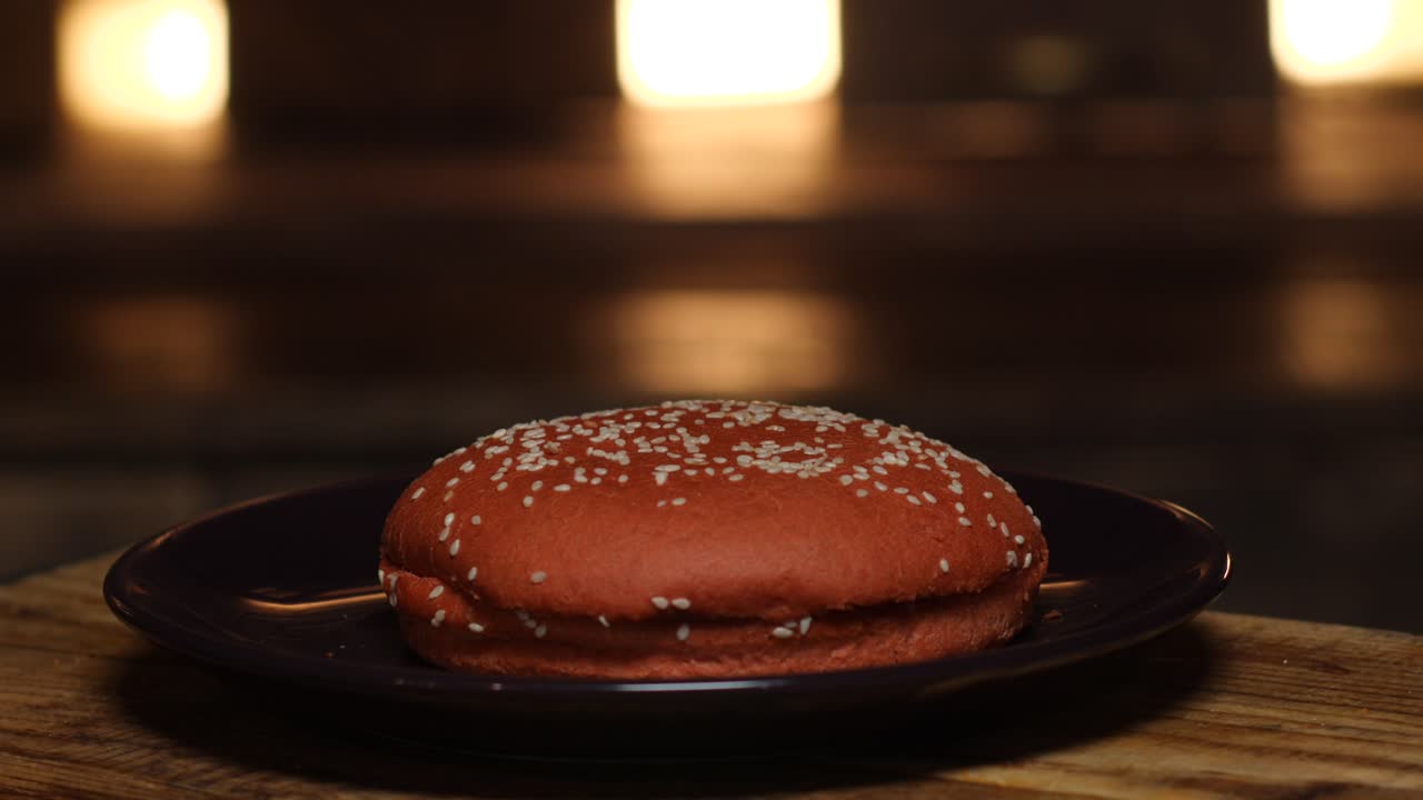 hamburguesa de semilla de sésamo roja