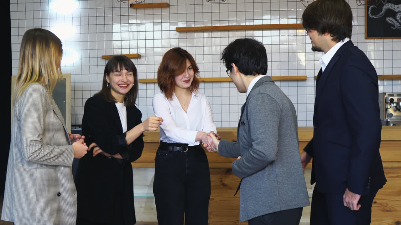 카페 에서 사업 회의 나 거래