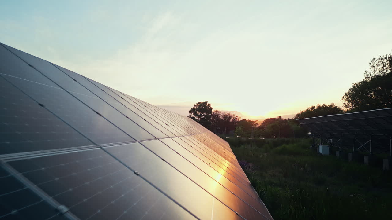 panel solar, electricidad y al aire libre en el campo