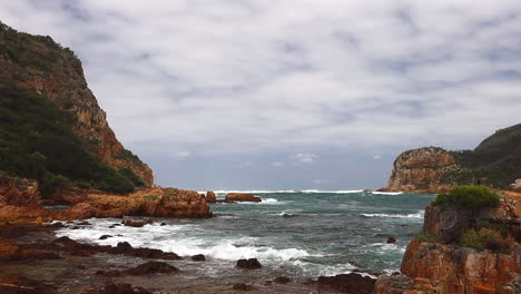 Panoramic-views-of-one-of-the-most-dangerous-crossings-in-the-world,-the-Knysna-Heads-from-Fountain-head