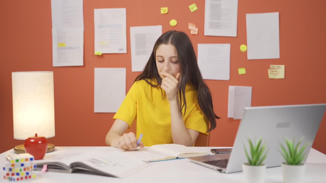 una niña enferma que tose.