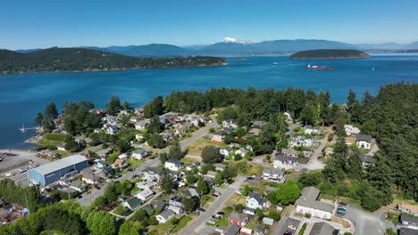 Drone-view-of-housing-in-Anacortes,-WA-right-next-to-the-ocean