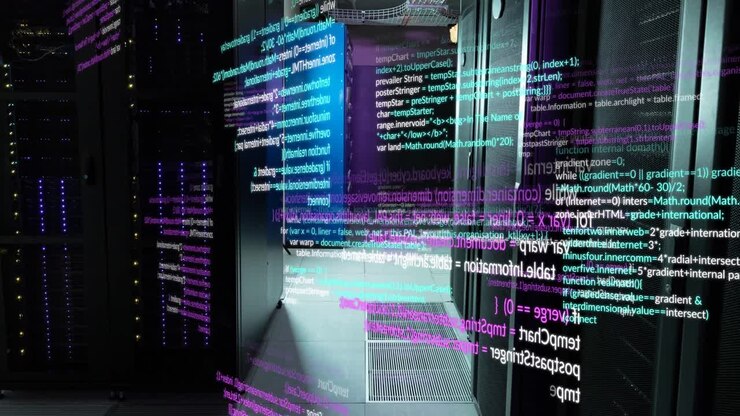 Анимация обработки данных на фоне пустой серверной комнаты