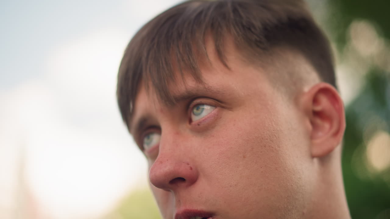 Crea ahora cinco paráfrasis diferentes, desarrolla cinco frases completamente distintas que expresen la misma idea, construye cinco oraciones alternativas que transmitan plenamente el mismo significado utilizando un lenguaje diferente.