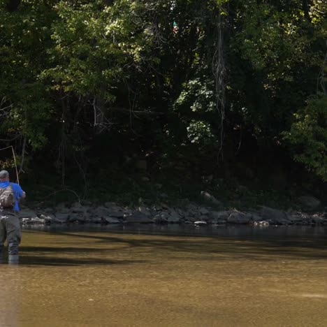 Fliegenfischen-Auf-Dem-Olentangy-River-In-Ohio-In-Der-Nähe-Von-Columbus-Ohio