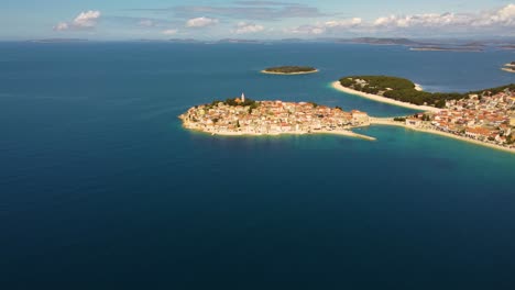 4K-slow-aerial-tracking-shot-of-the-village-of-Primošten,-Croatia