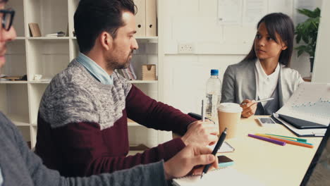 reunión del equipo de negocios creativos