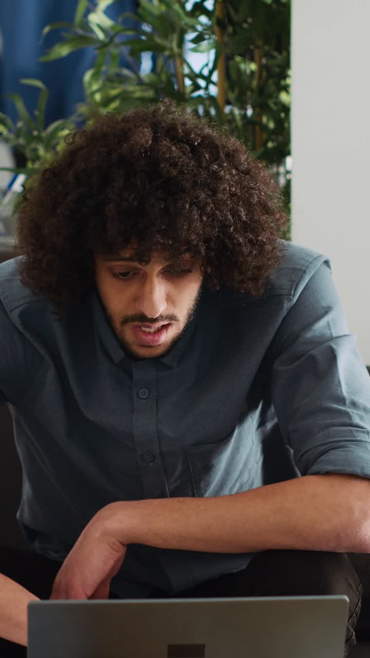 Vertikal video Executive-assistent søker løsning