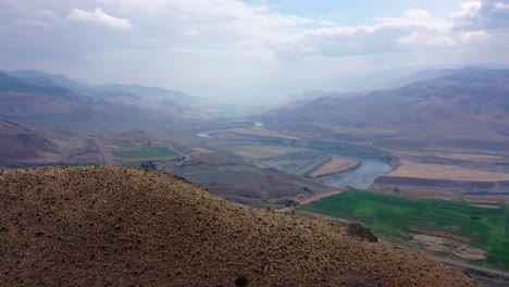 Imágenes-Increíbles-De-Drones-De-Hoodoos-Al-Borde-De-La-Carretera-Cerca-De-Kamloops-Y-Cache-Creek